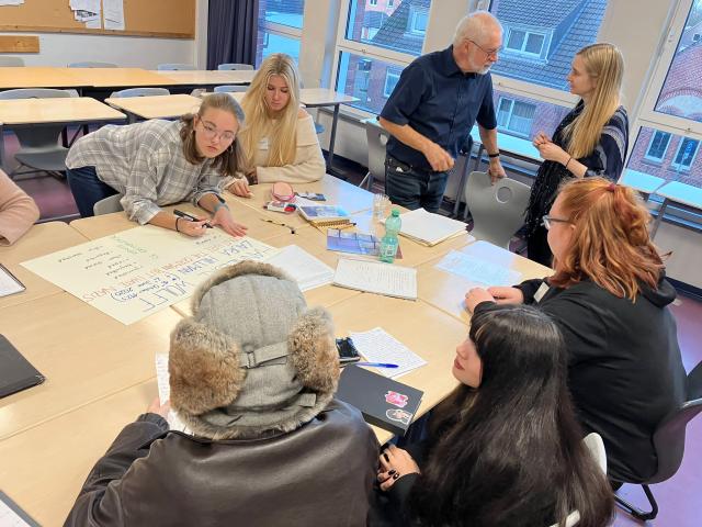 Foto Tables rondes mit Zeitzeug:innen