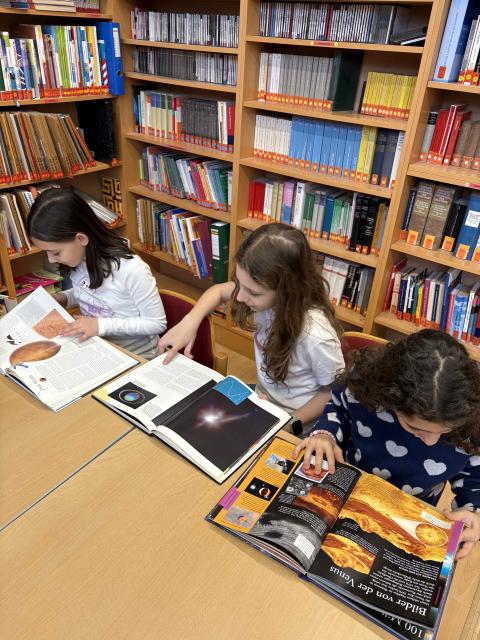 Bibliothek Foto schmökern 2026